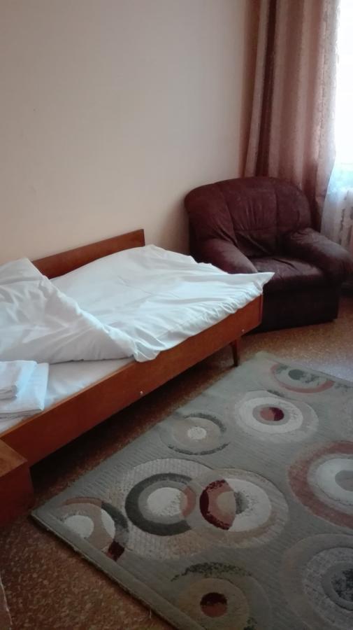 Hotel Stroitel Хисаря Екстериор снимка